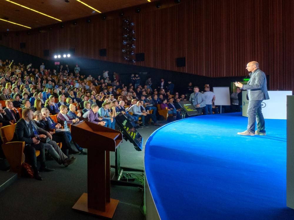 Maßgeschneiderte Konferenzmanagement-Software für eine Bildungsgesellschaft