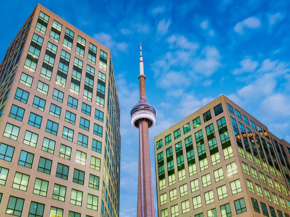 Custom deployment management solution for telecom operators
